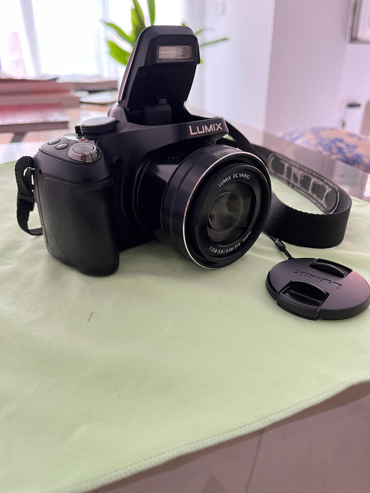 Panasonic Lumix DMC-FZ70 74a4b1a1-8b5b-4212-9172-b6368a7fb9ad