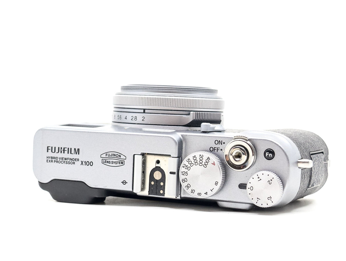 Fujifilm X100 - segunda mano - excelente estado - detalle 2 de 4 - SKU 3788273 - Camera Market