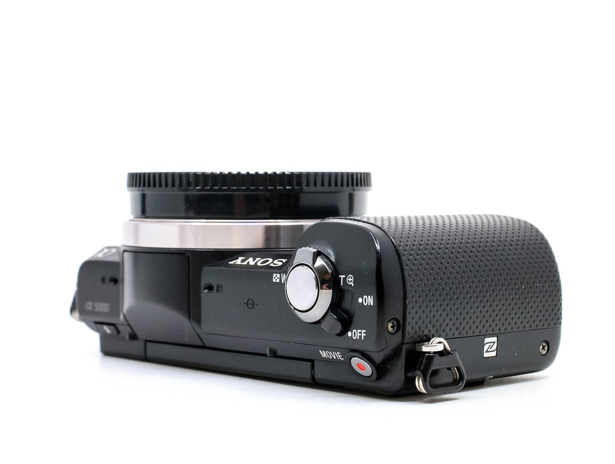 Sony Alpha A5000 - segunda mano - excelente estado - detalle 3 de 4 - SKU 3794518 - Camera Market