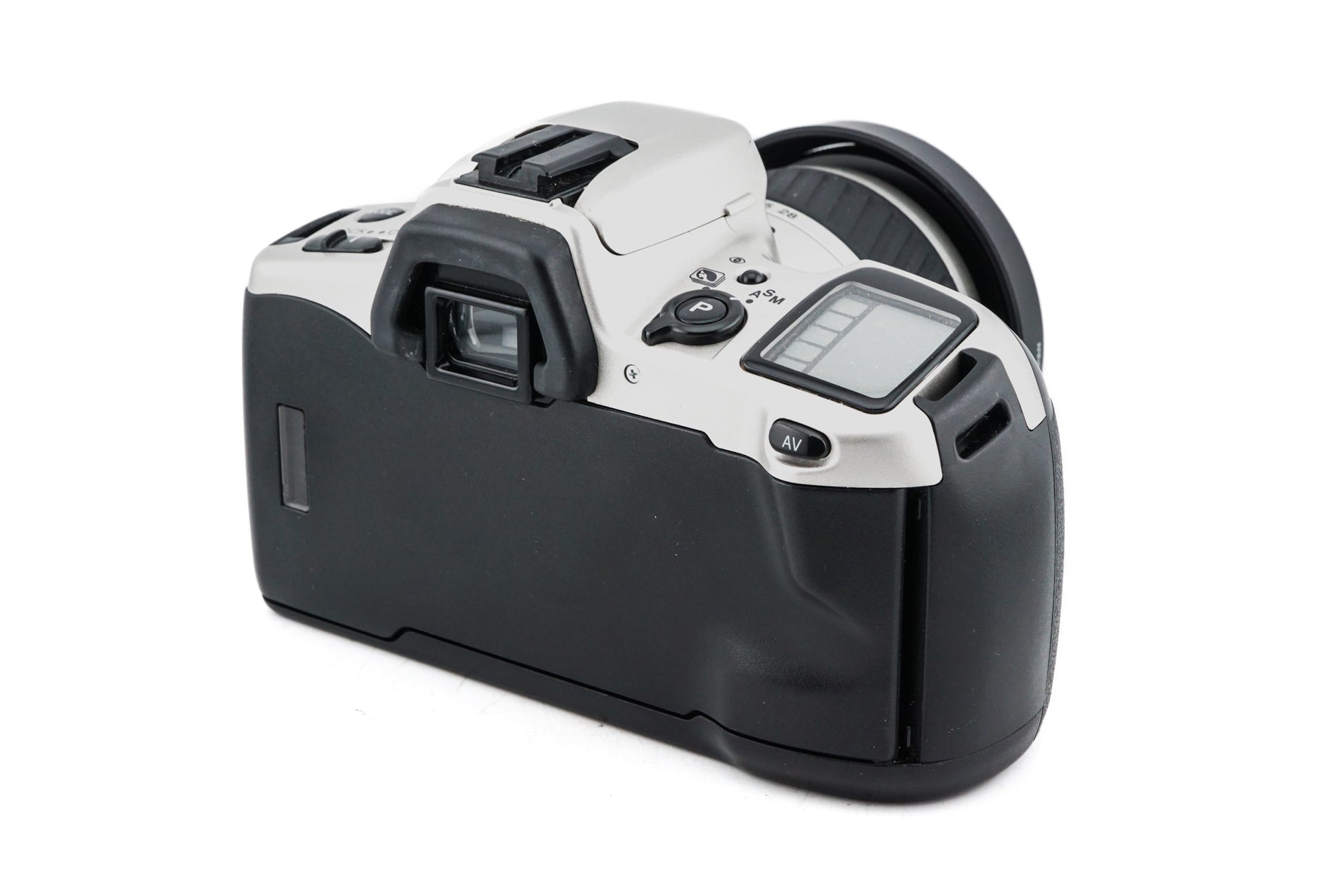 Explore the versatile Minolta Dynax 500si with a 28-80mm AF macro