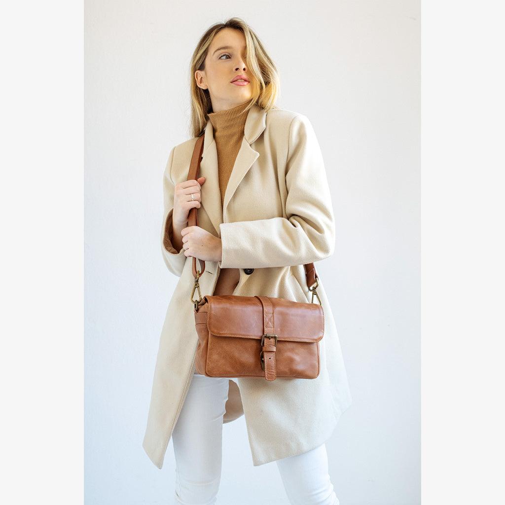 París tanned Leather Camera Bag