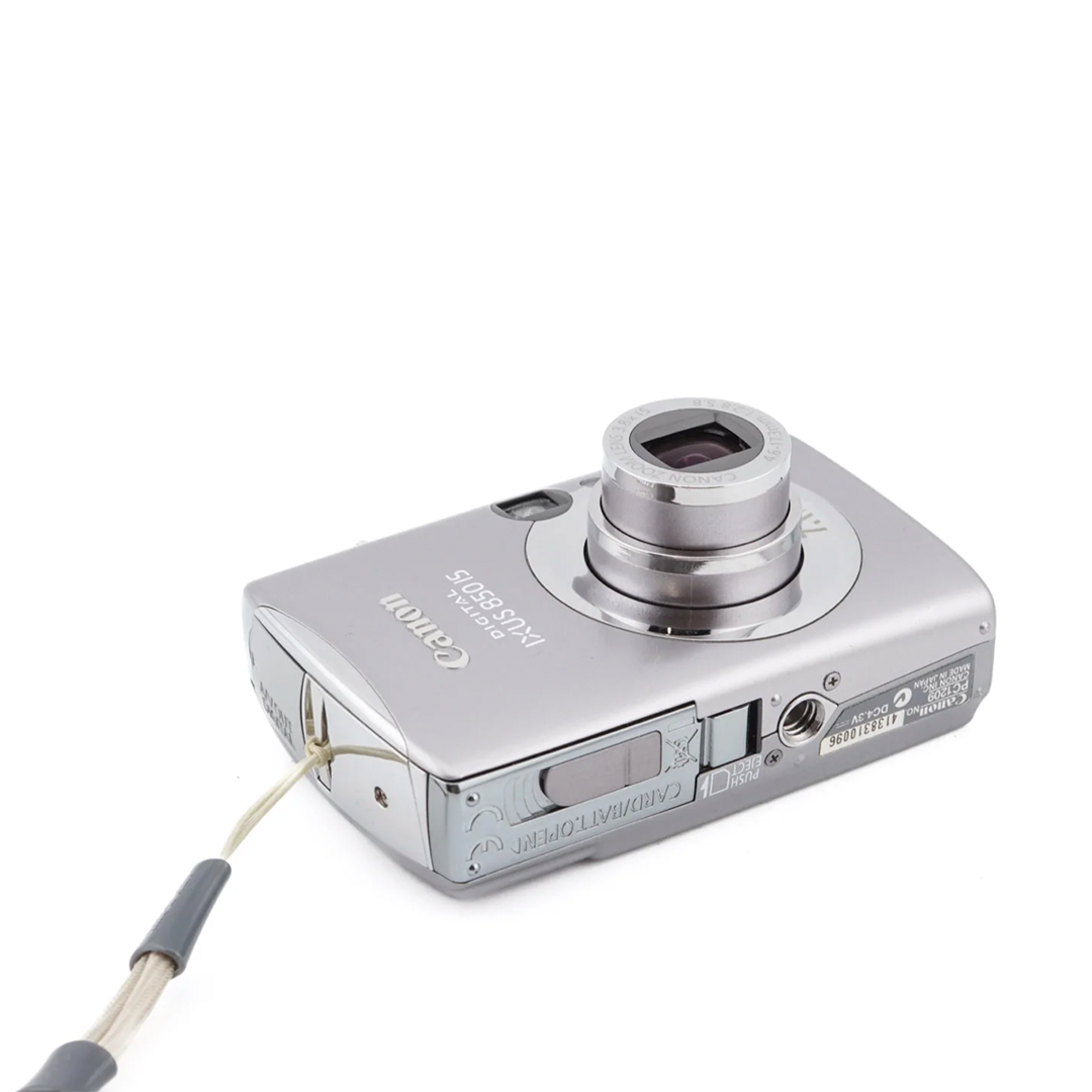 Canon IXUS 850 IS - Vintage Digital Camera Canon IXUS 850 IS - Vintage Digital Camera