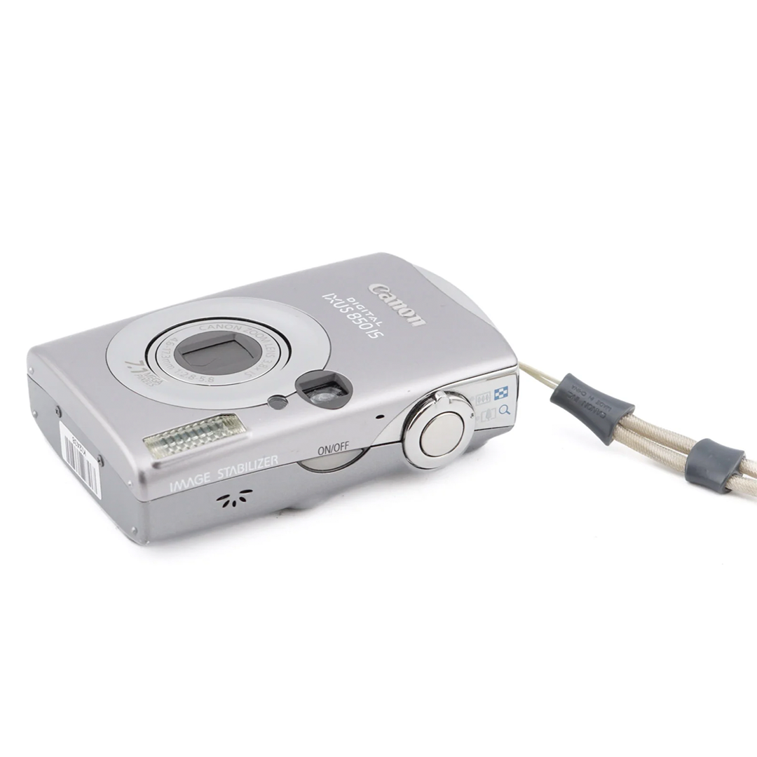 Canon IXUS 850 IS - Vintage Digital Camera Canon IXUS 850 IS - Vintage Digital Camera