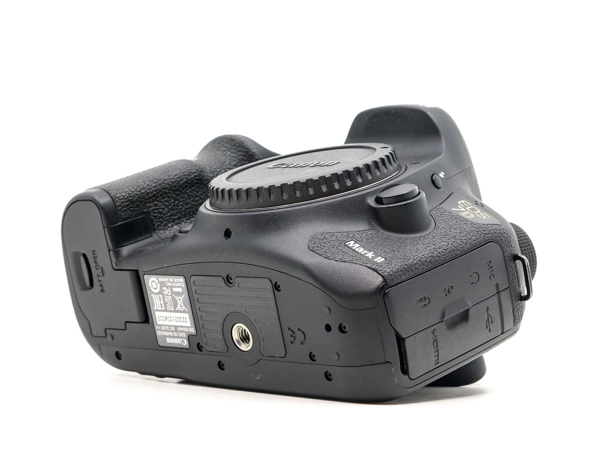 Discover the incredible features of the Canon EOS 7D Mark II at