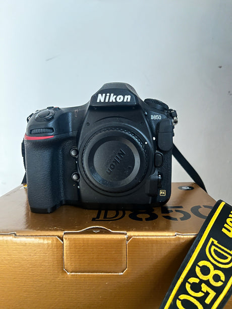 Nikon D8506bc91ed1-61a3-41c6-9f59-c04c9c41336b