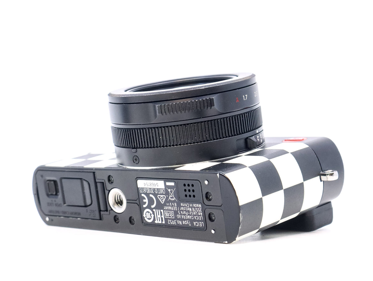 Discover the incredible features of the Leica D-LUX 7 Vans x Ray