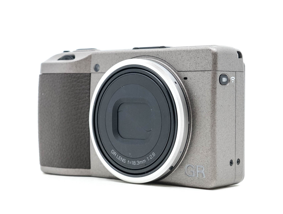Discover the incredible features of the Ricoh GR III Diary Edition 