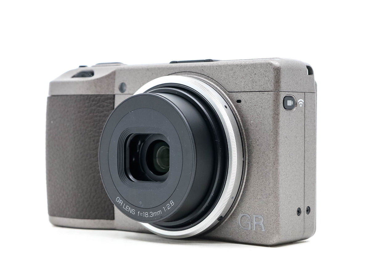 Discover the incredible features of the Ricoh GR III Diary Edition 