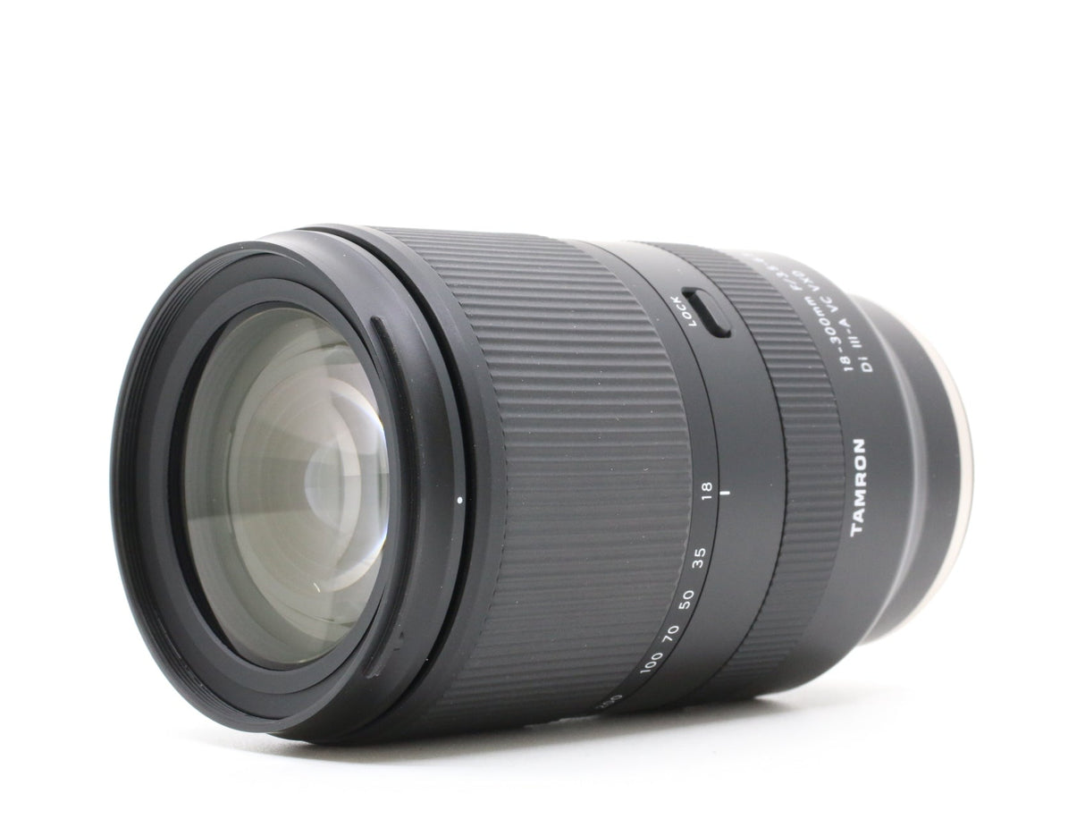 Tamron 18-300mm f/3.5-6.3 Di III-A VC VXD - Sony E Fit - segunda mano - excelente estado - detalle 2 de 3 - SKU 3758651 - Cam
