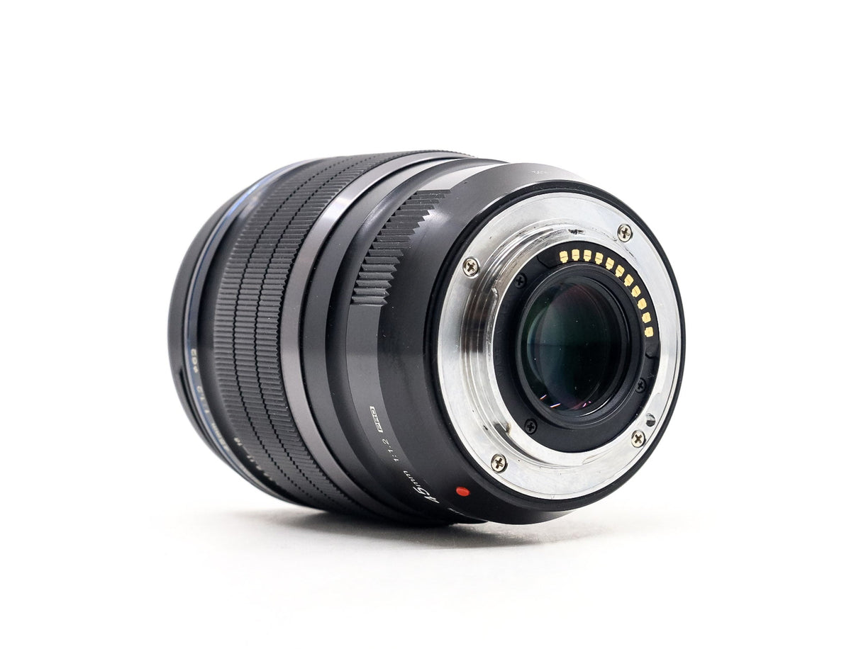 Olympus M.Zuiko Digital ED 45mm f/1.2 PRO - segunda mano - excelente estado - detalle 3 de 3 - SKU 3677807 - Camera Market