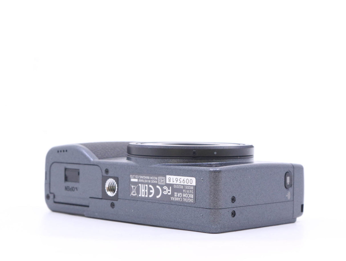 Ricoh GR III - segunda mano - excelente estado - detalle 2 de 4 - SKU 3790407 - Camera Market