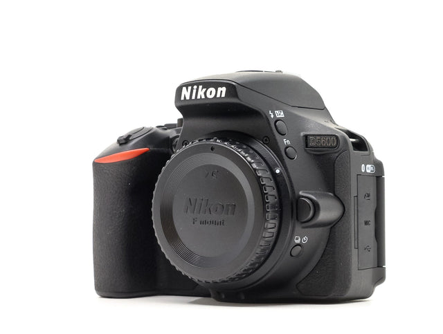 Nikon D5600 - segunda mano - excelente estado - foto principal - SKU 3778797 - Camera Market