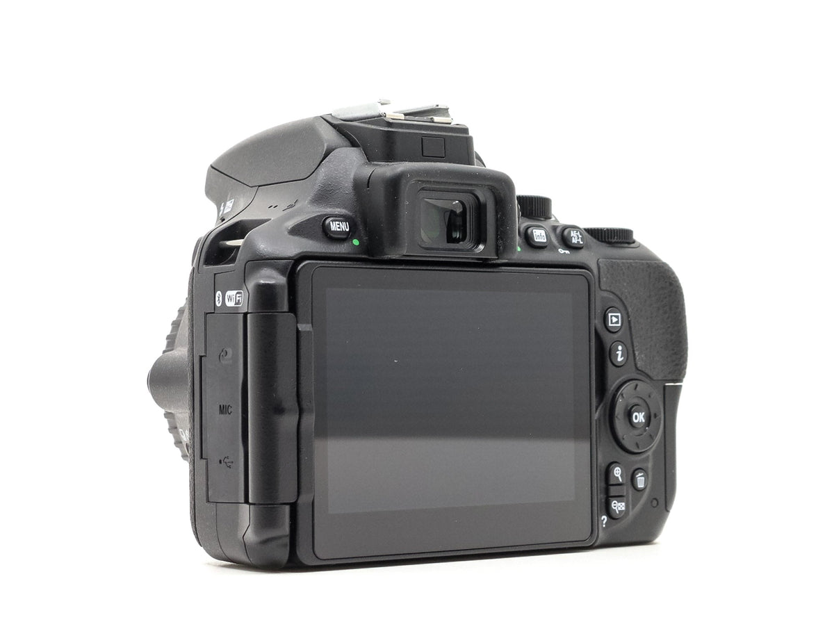 Discover the incredible features of the Nikon D5600 at Camera 