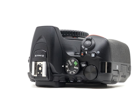 Nikon D5600 - segunda mano - excelente estado - detalle 3 de 4 - SKU 3778797 - Camera Market