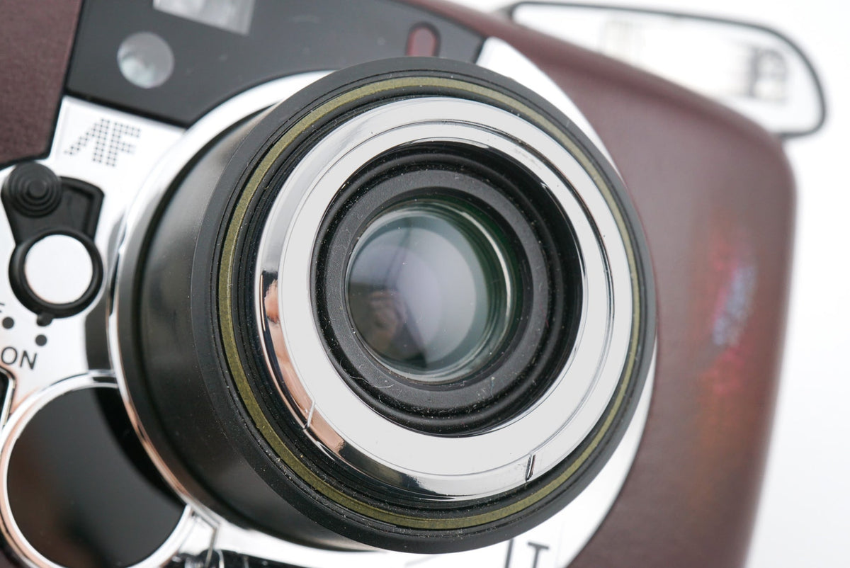 Unleash your photography skills with the Olympus LT Zoom 105 at