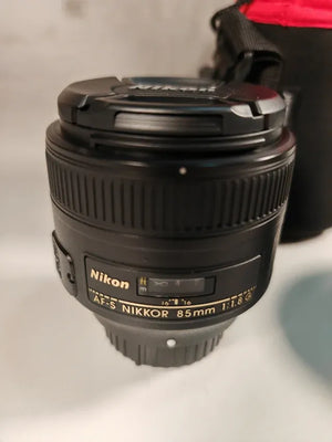 NikonNikkor 85mm f1.8G541857f3-8881-48c0-ae7e-7d8d4a63e486