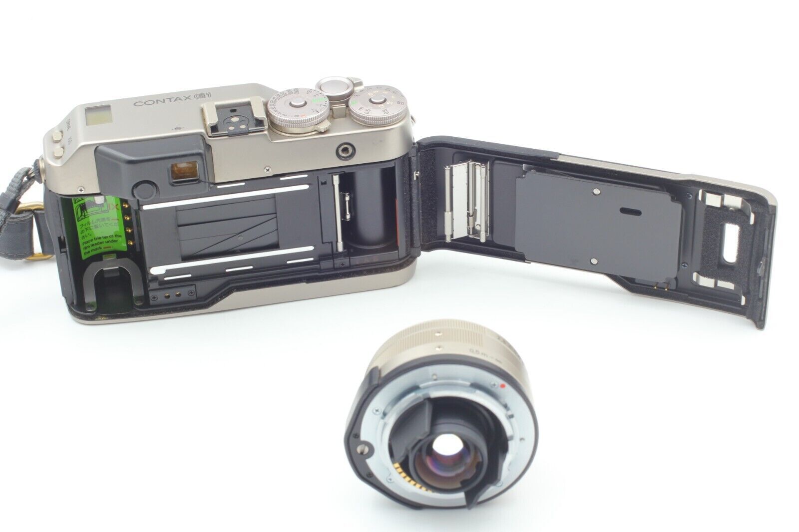 Explore the world through a lens: Contax G1 camera with Carl Zeiss