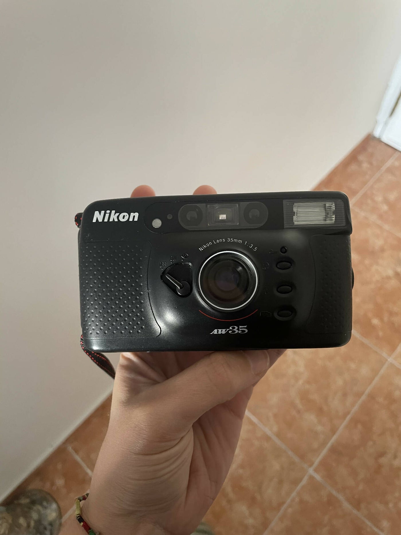 Nikon aw35 · imagen principal
